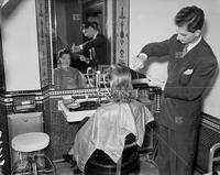 [Beauty parlor], no. 4718; Beauty & barber shops