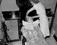 [Beauty parlor], no. 4718; Beauty & barber shops