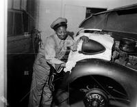 [Gas station attendant], no. 6385; Gas stations-Texaco