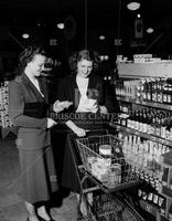 Women in grocery store, no. 11377; Grocery stores