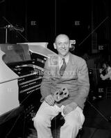 Front "The Murder Man", Smilin Al Evans at organ; Loew's Theater