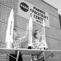 Children at NASA, Aylin Advertising Agency, no. 31716