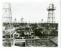 [Kilgore neighborhood full of oil derricks]: Research Material: Oil Industry; Oil Field Photogrpahs