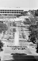 Campus scenes, East Mall, Sid Richardson Hall