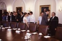 Bush meets with Contra leaders [GC 064243]