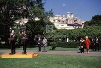 Bush and Mandela at White House [GL 073762]