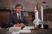 Tom Brokaw and space shuttle model [T 79579]