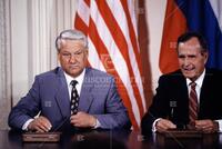 Boris Yeltsin signs arms reduction pact-signing, on yacht, press conference [T 134844]