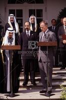 Bush and Emir of Kuwait, Al Sabah Jaber al Ahmad [T 125101]