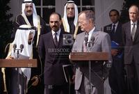 Bush and Emir of Kuwait, Al Sabah Jaber al Ahmad  [T 125101]