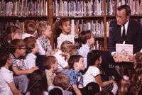 Bush with schoolchildren at Fornsworth School Chicago [T 116698]