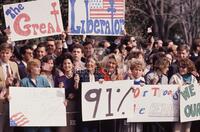 Bush supporters at the White House [T 119458, GL 095011]