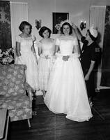 Eklund - Homola, brides with bridesmaids