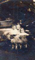 Eleanor Moore Chapman [R.L. Moore sister] with her two children, Anita (28 1/2 months) and brother (1 yr.). [Removed from 3/26/1924 letter]