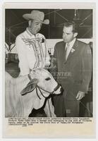 Nixon visits livestock exhibit